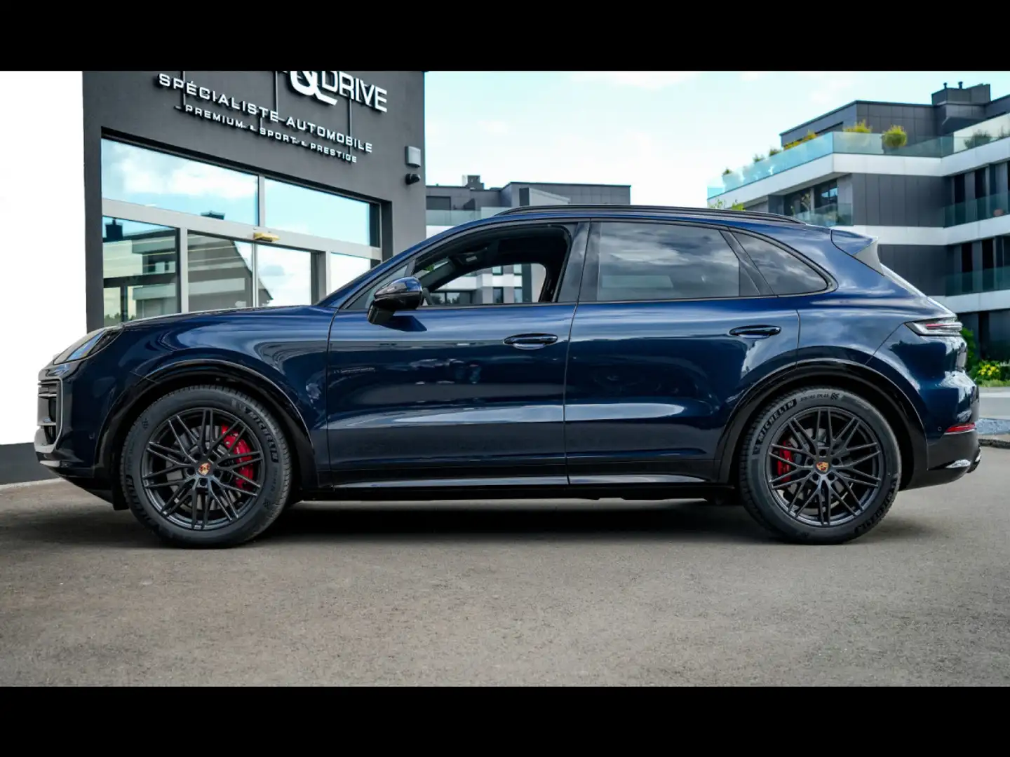 Porsche Cayenne GTS TIPTRONIC MY25°CARBON°AHK°PANO°INNODRIVE°PDCC Bleu - 2