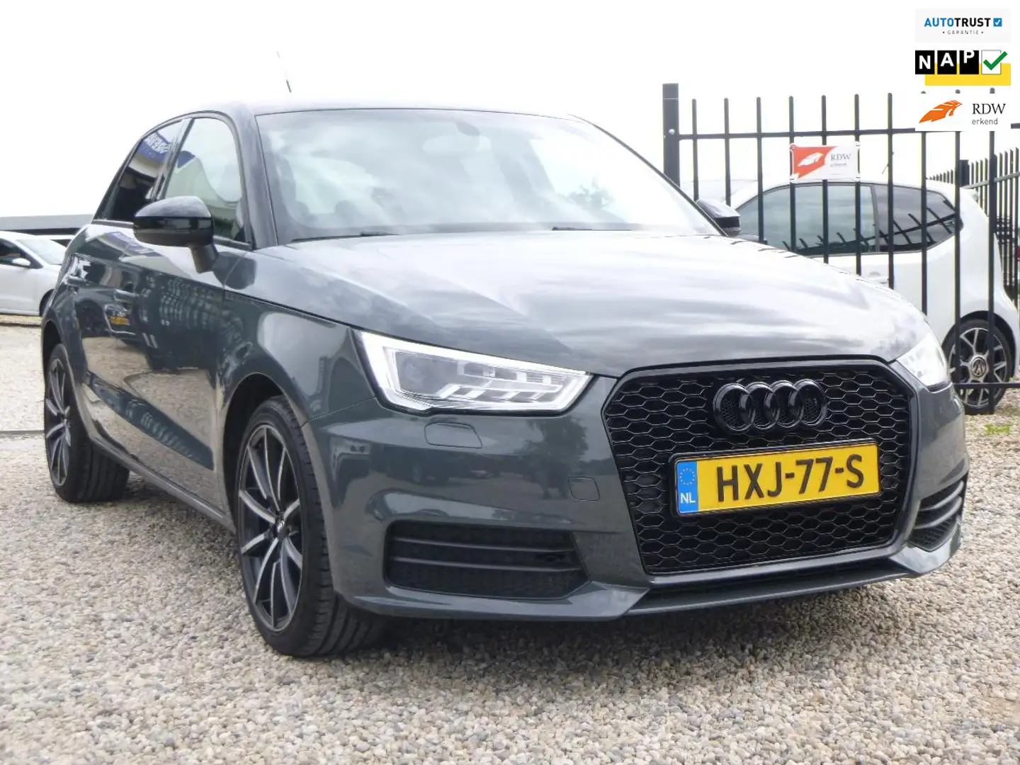 Audi A1 SPORTBACK 1.0 TFSI Grijs - 1