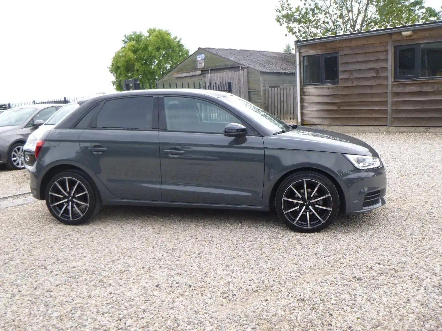 Audi A1 SPORTBACK 1.0 TFSI Grijs - 2