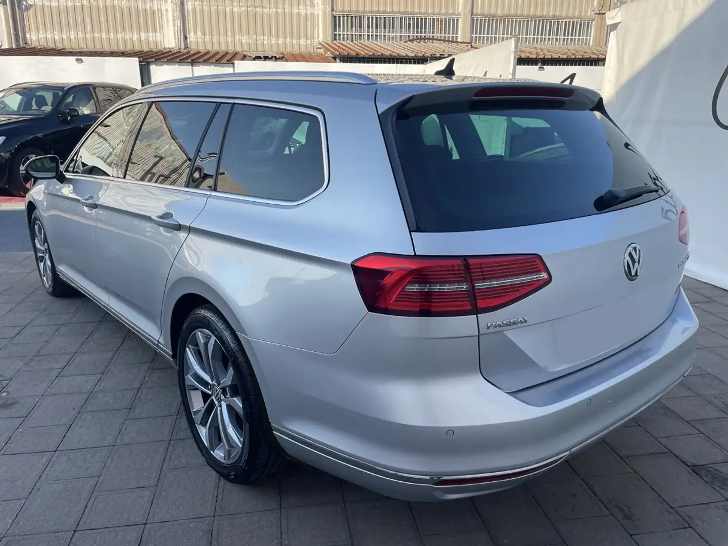 Volkswagen Passat Variant 2.0TDI HIGHLINE Cockpit, sedili sport Argento - 2