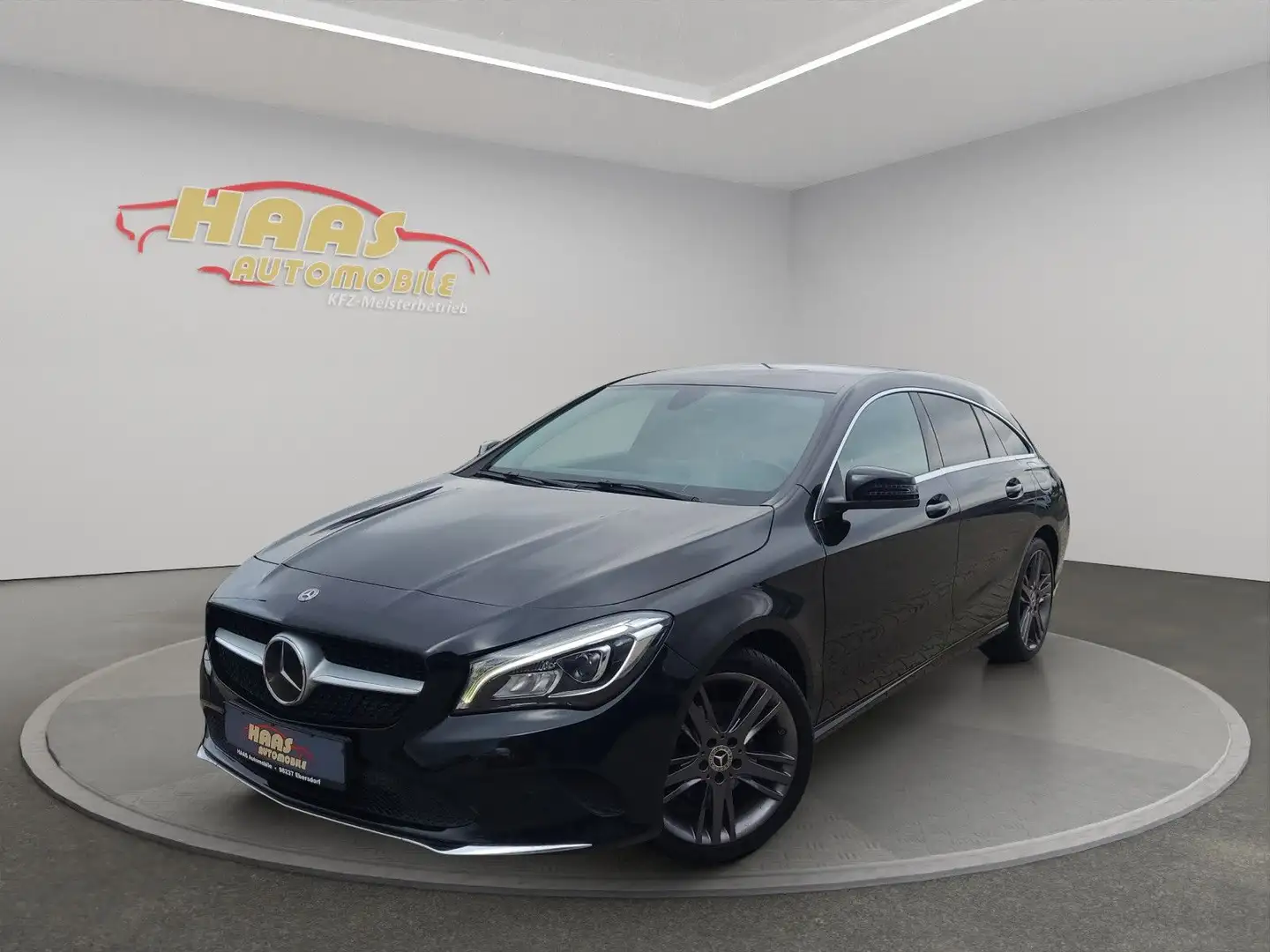 Mercedes-Benz CLA 220 d Shooting Brake *Navi*Keyless-Go*AHK* Schwarz - 1