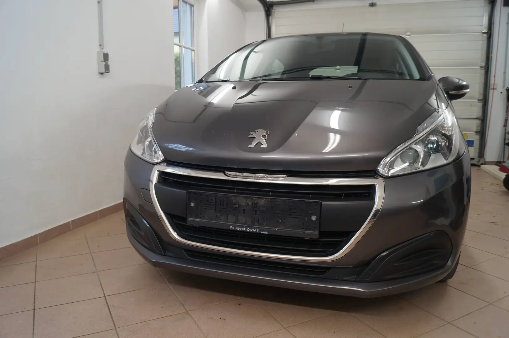 Peugeot 208 208 Like 1,2 PureTech 68 Like Grau - 2