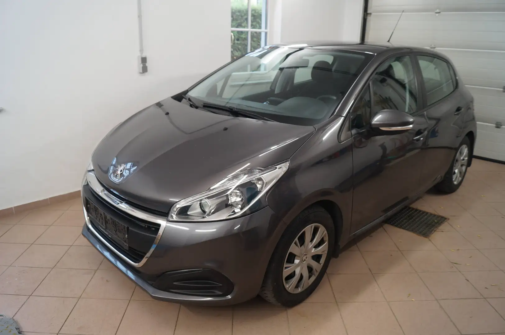 Peugeot 208 208 Like 1,2 PureTech 68 Like Grau - 1