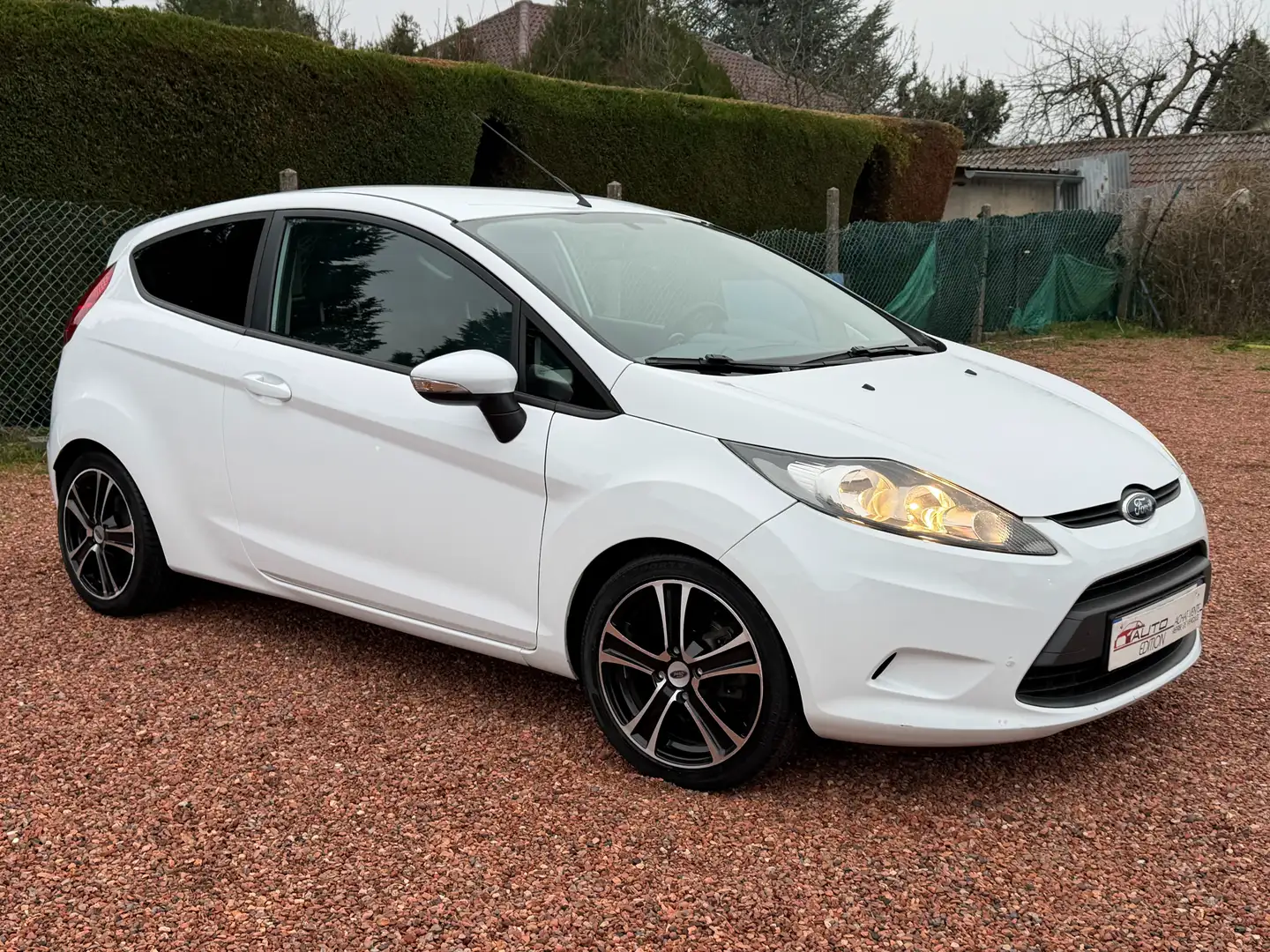 Ford Fiesta 1.25 60 cv "Ambiente" Blanc - 2