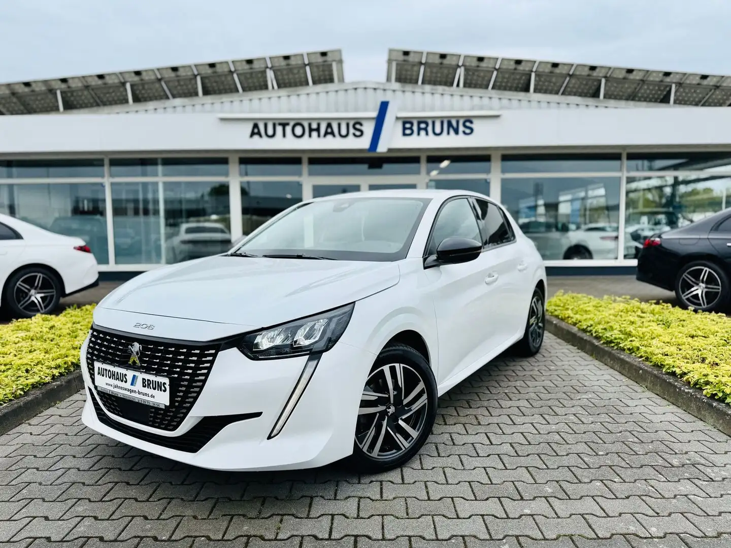 Peugeot 208 1,2 PURETECH 100 ALLURE, RFK, LED, MirrorLink, PTS Blanco - 1