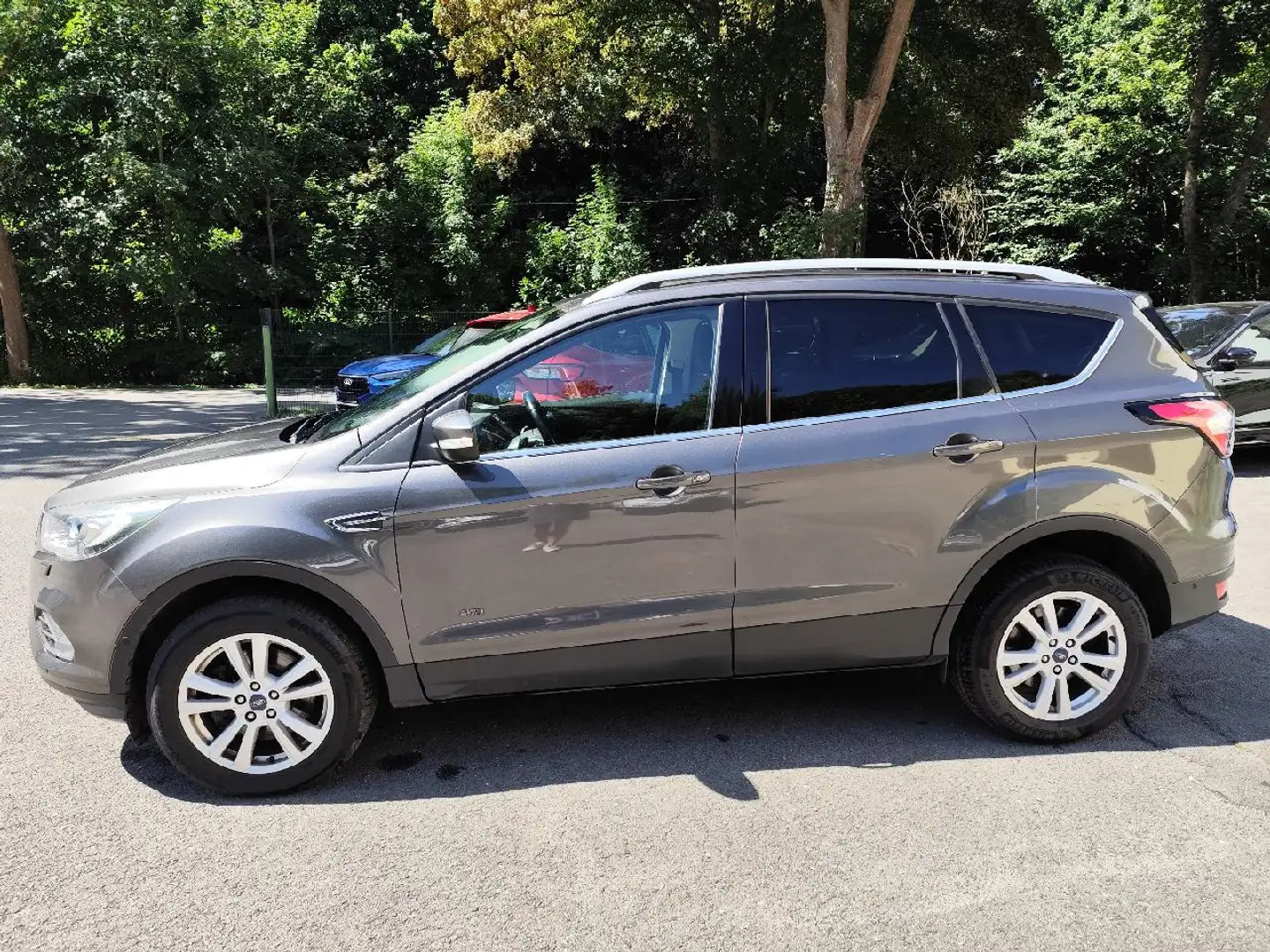 Ford Kuga Cool & Connect Grau - 2