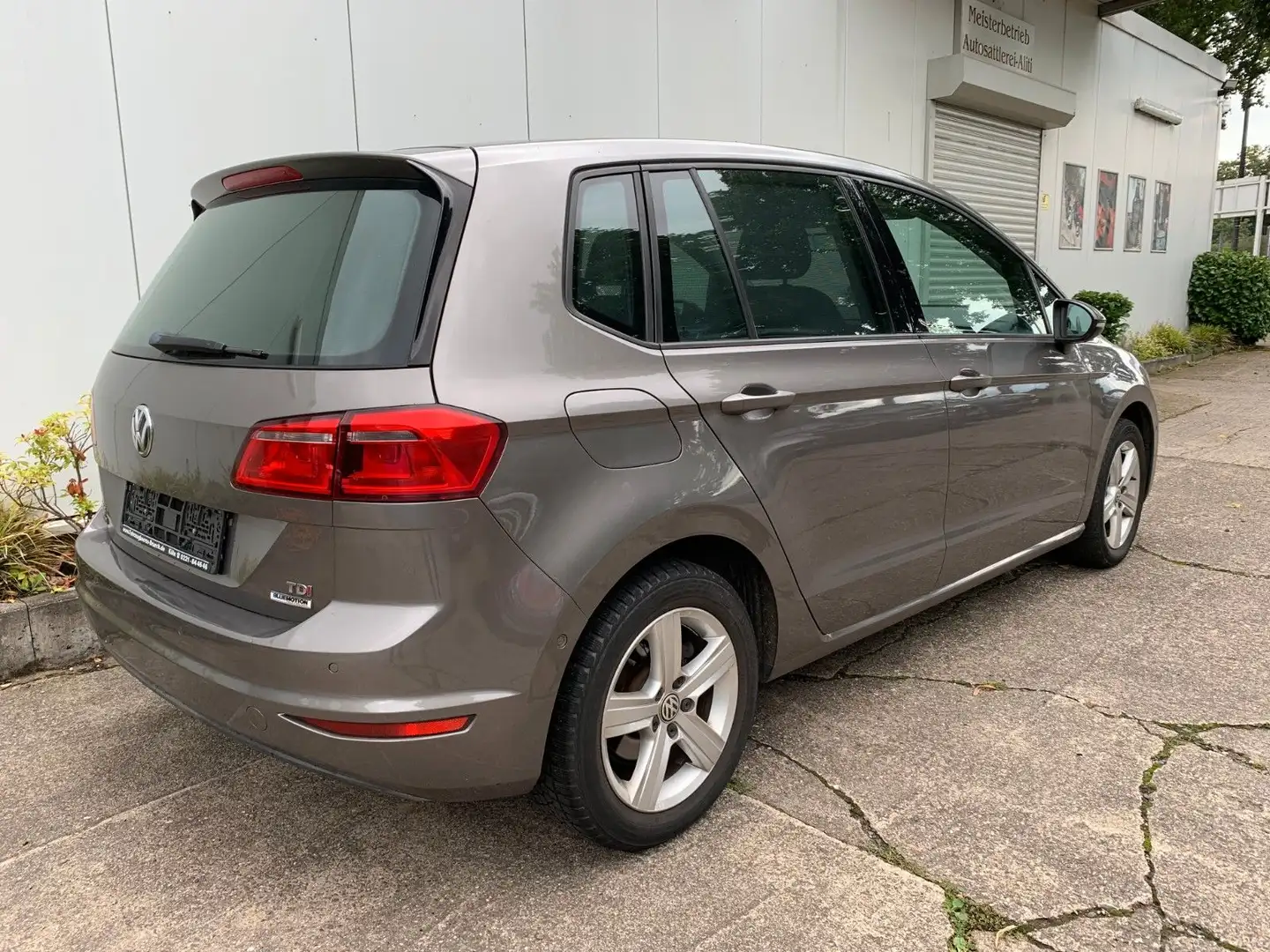 Volkswagen Golf Sportsvan VII Comfort BMT/Start-Stopp Pano Gris - 2