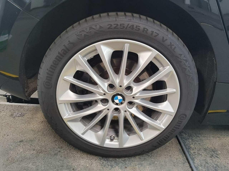 BMW 120 d Limousine Advantage LED Lane AUT PDC SHZ — photo 11