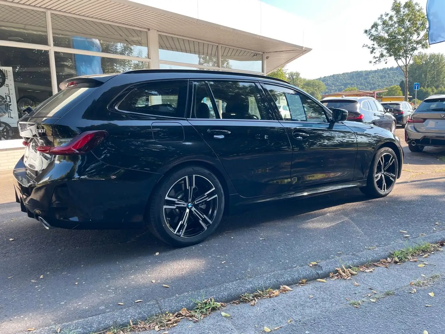 BMW 330 i xdrive M-Sport LED Navi Kamera ACC + AHK Zwart - 2
