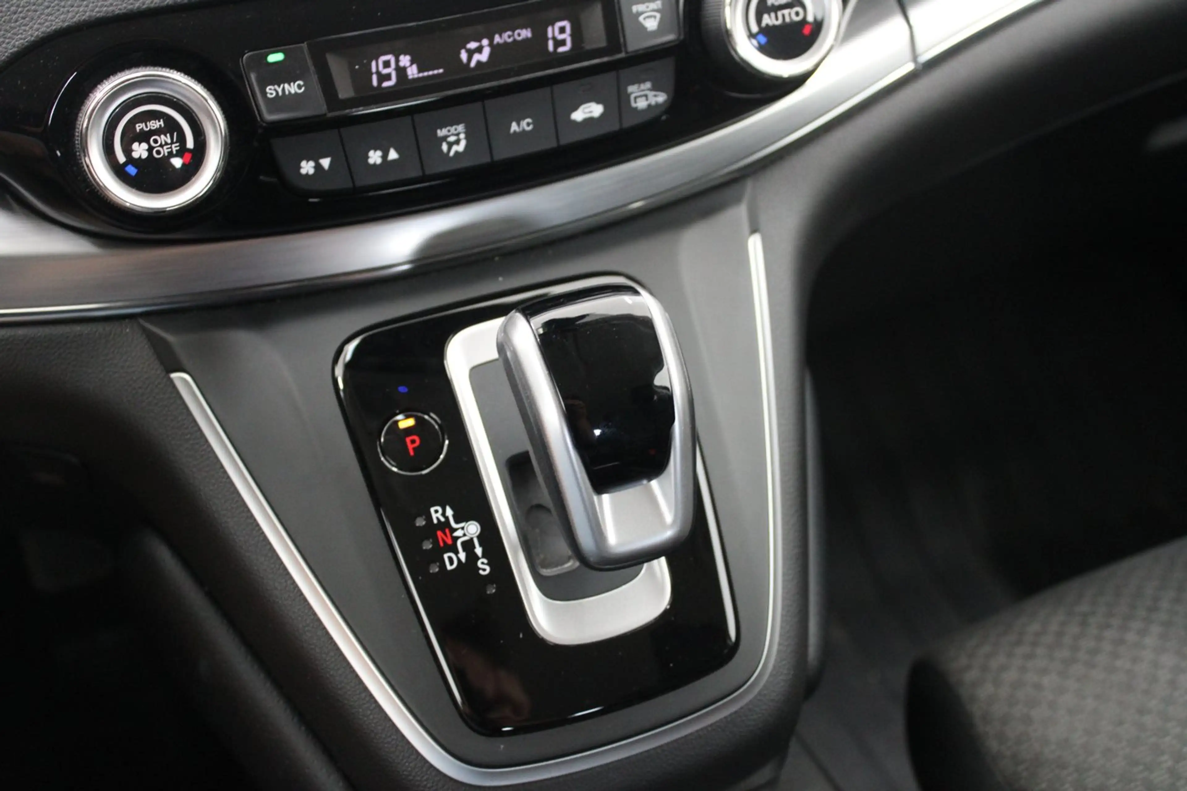 Honda CR-V 1,6i-DTEC Elegance plus 4WD Aut. — photo 10