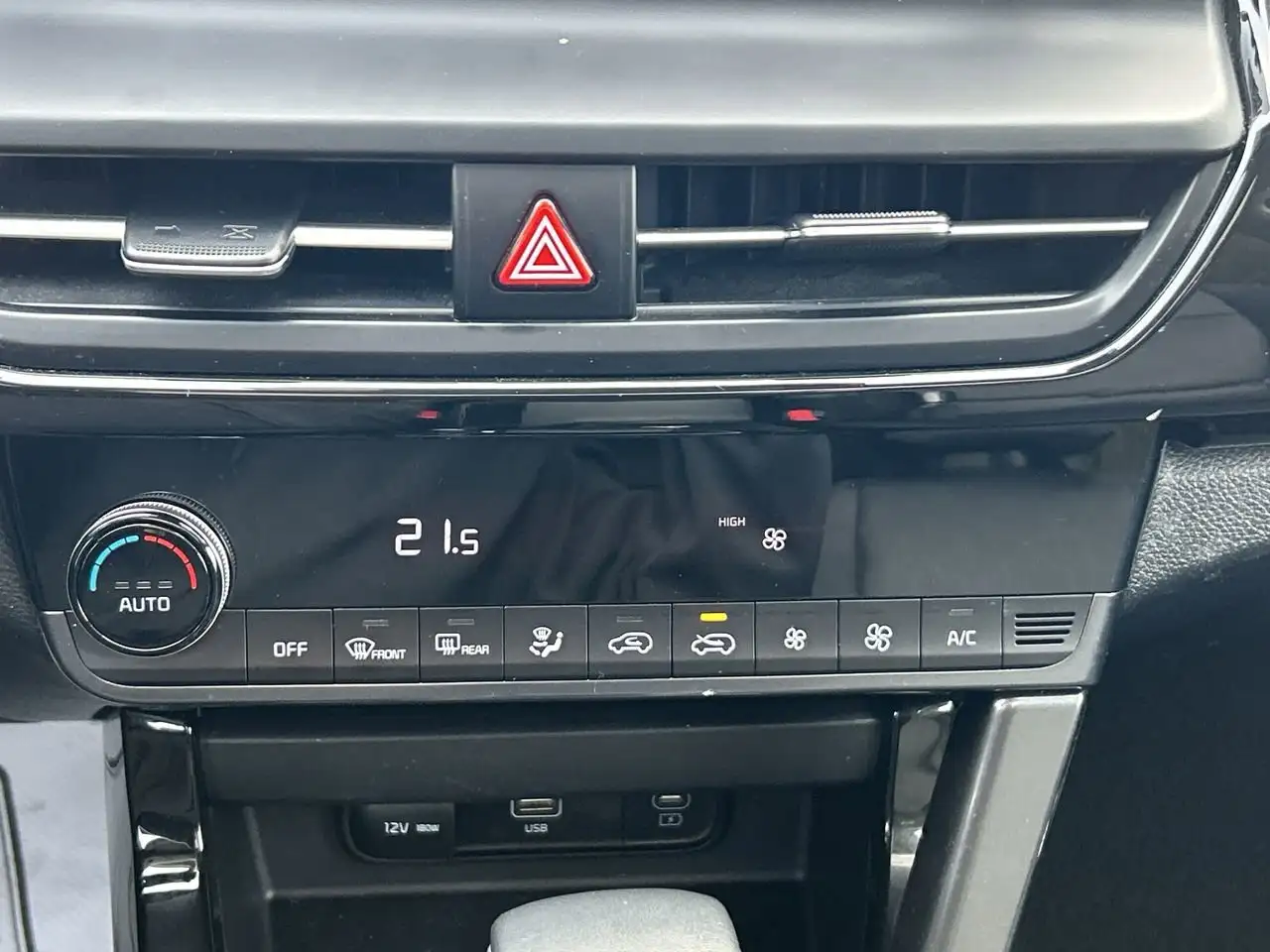 Kia Seltos снимка Kia Seltos