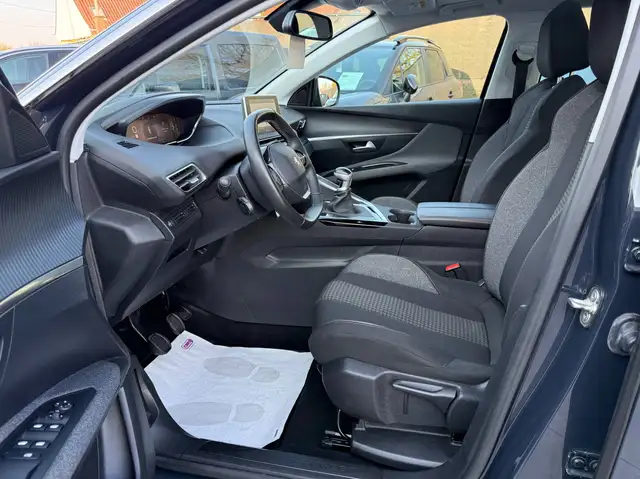 Peugeot 3008 view 11