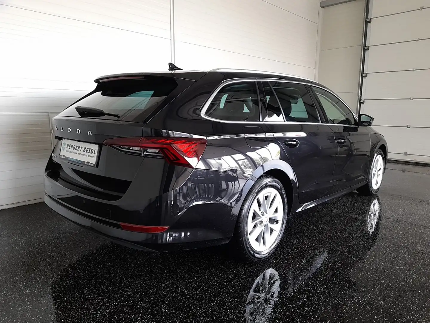 Skoda Octavia Combi STYLE 2,0 TDI DSG *LED & DYN BLINKER / VI... Schwarz - 2