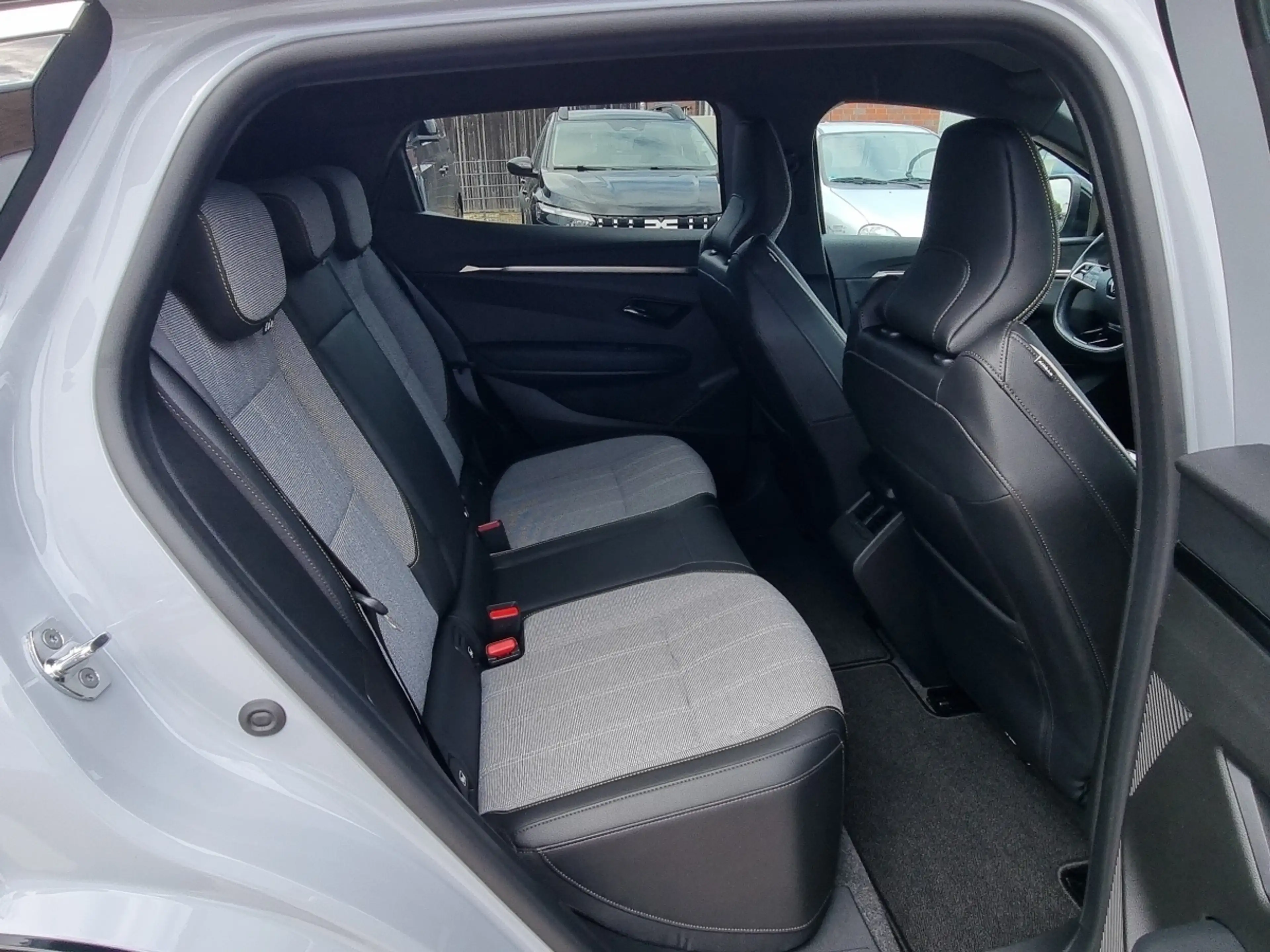 Renault Megane E-Tech TECHNO EV60 220hp optimum charge — photo 12