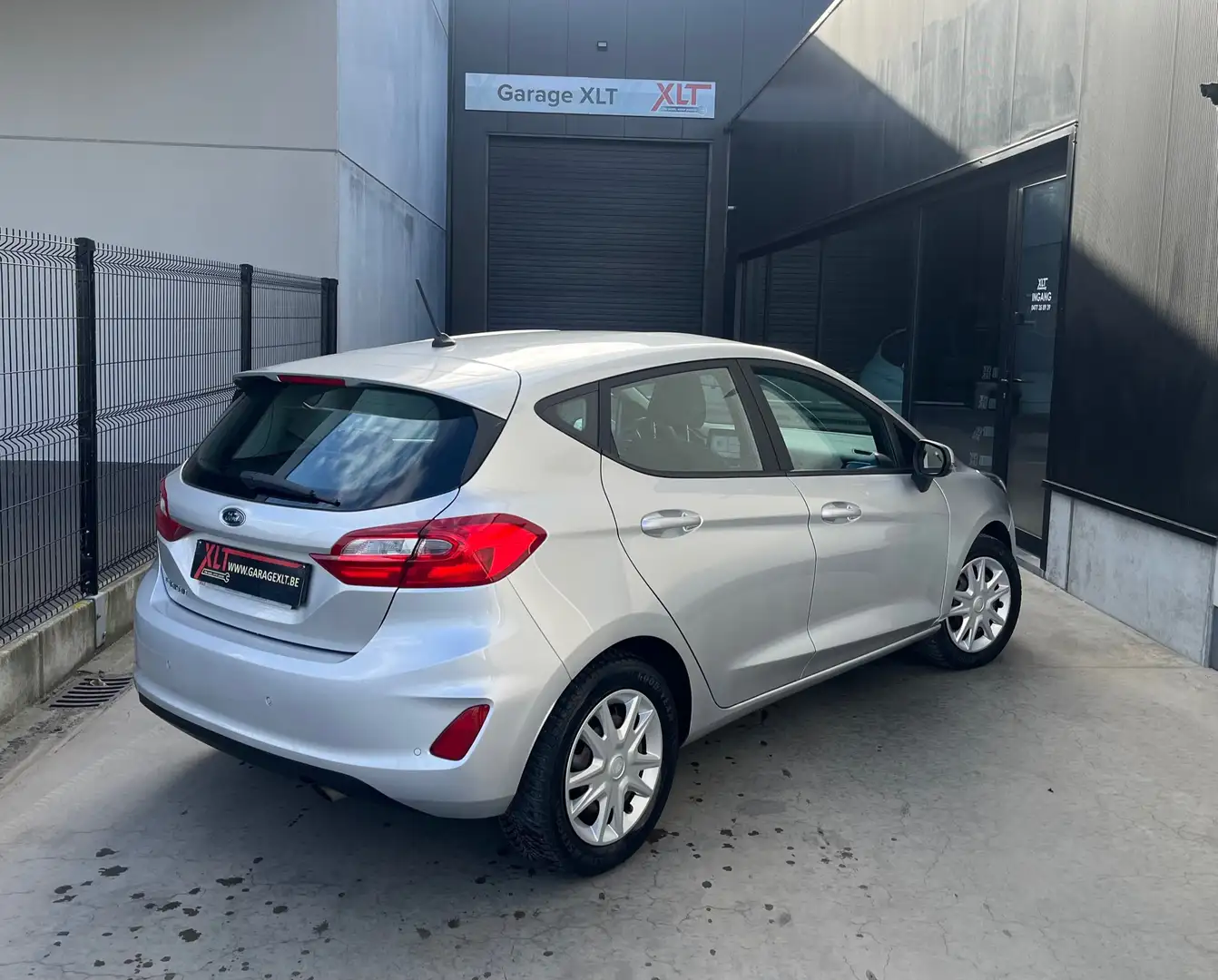 Ford Fiesta BENZINE Argent - 2