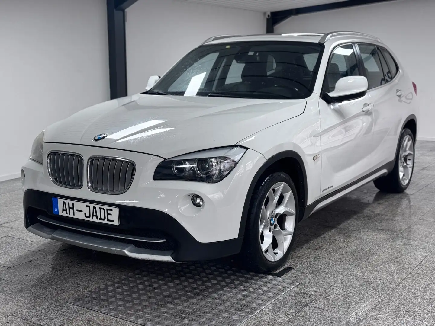 BMW X1 xDrive23d *Automatik*Panorama*Leder Weiß - 2