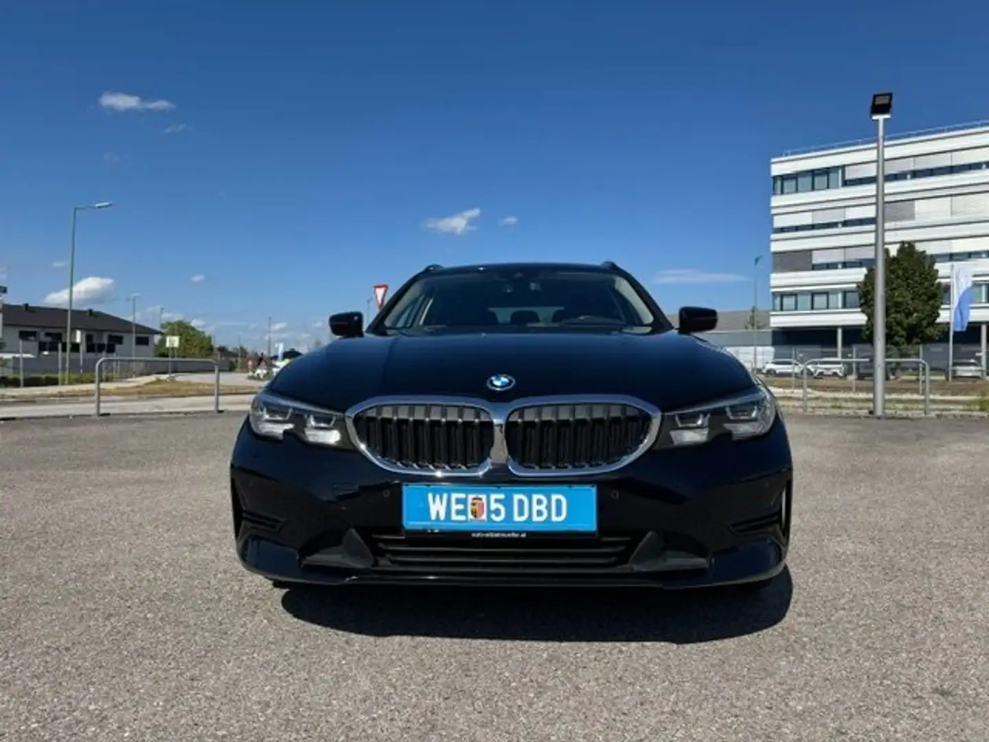 BMW 320 320 e Advantage Schwarz - 2