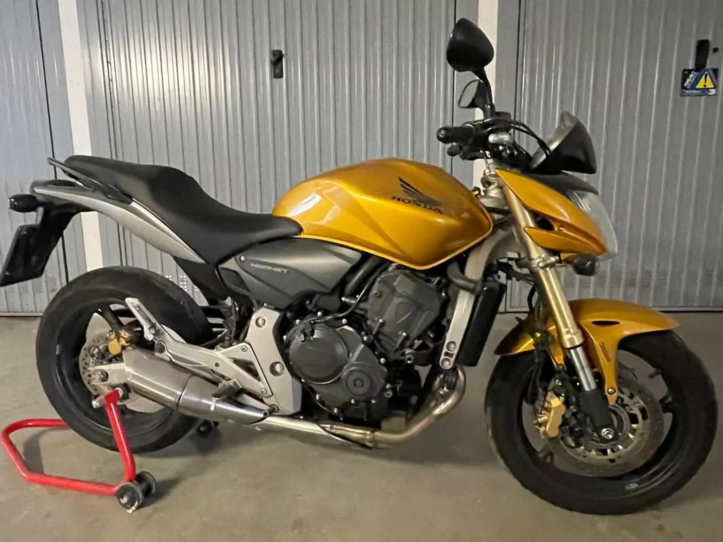 Honda Hornet MY2007 ABS Gold - 1