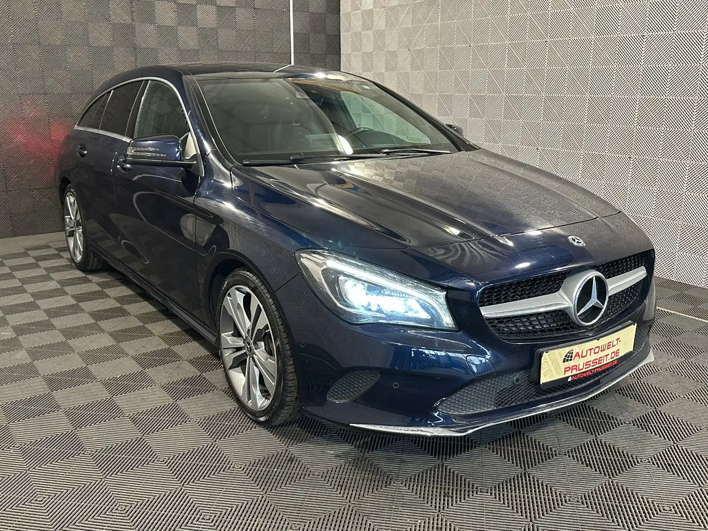 Mercedes-Benz CLA 200 SB*URBAN*LED-AHK-SP.SZ-S.HZ-TEMPOMAT-PDC Bleu - 1