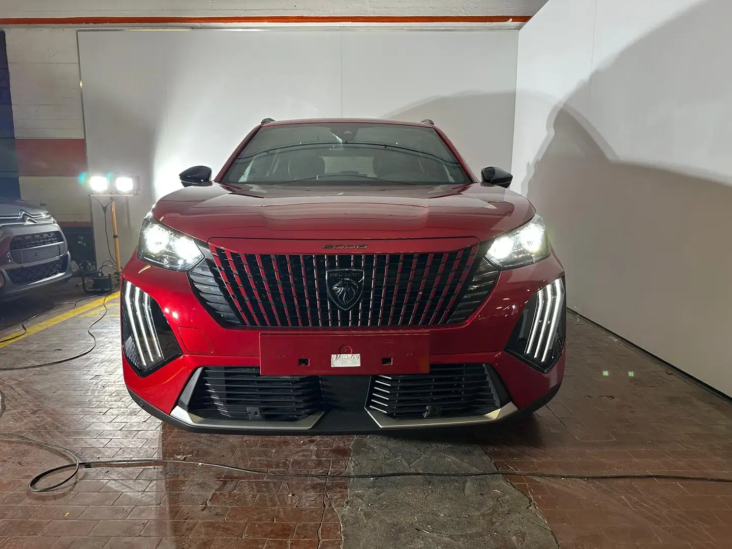 Peugeot 2008 1.2 100cv Allure Navi + Telecamera Червоний - 2