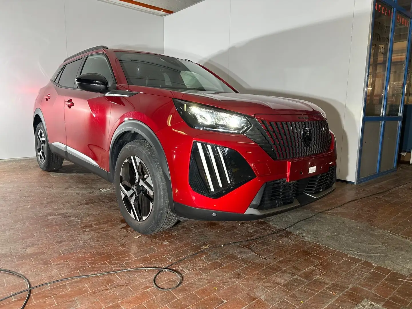 Peugeot 2008 1.2 100cv Allure Navi + Telecamera Червоний - 1