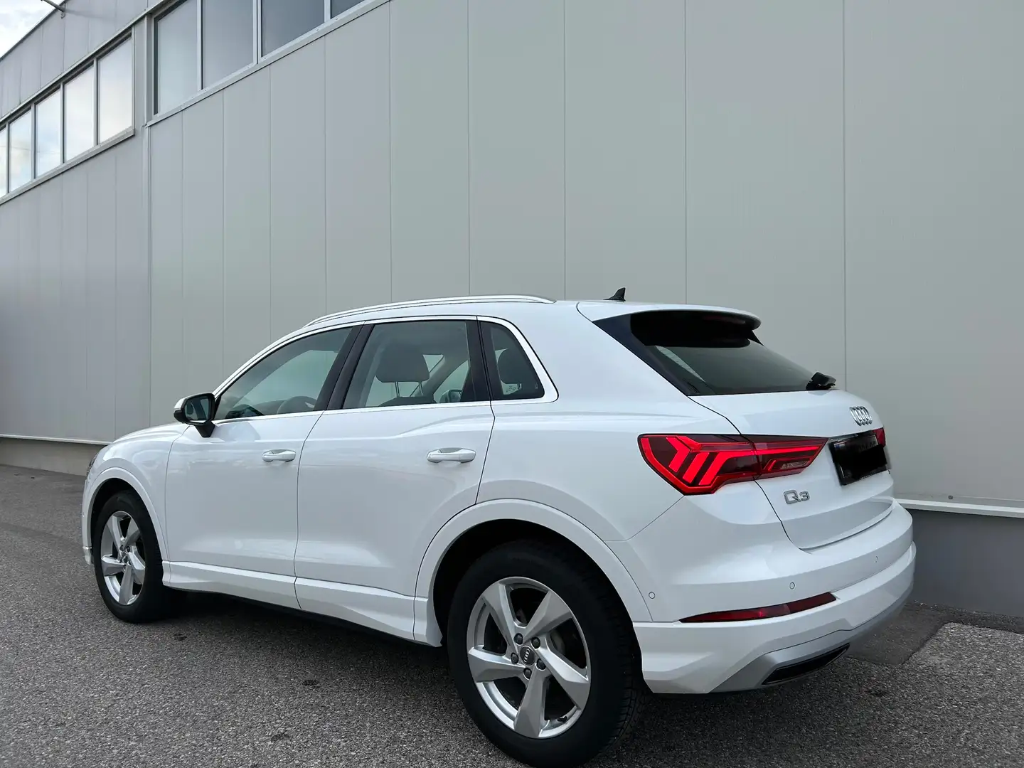 Audi Q3 35 TFSI S-tron. ADVANCED / ACC / AHK / KAMERA / VIRTUAL / aut. Einpark., 1a Zustand, 8 fach... Weiß - 1