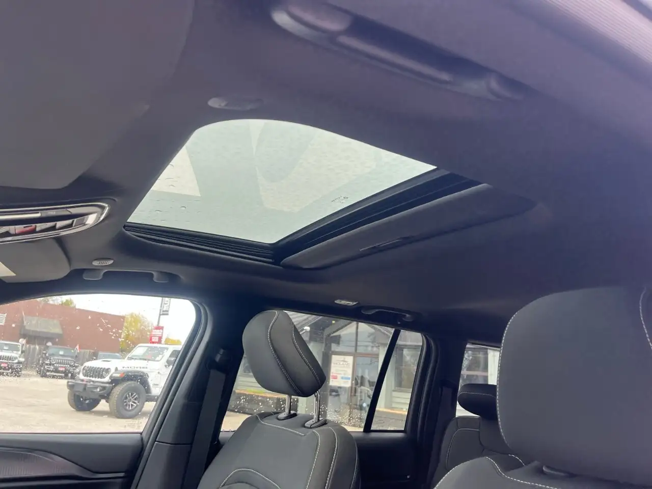 Jeep Grand Cherokee снимка Jeep Grand Cherokee