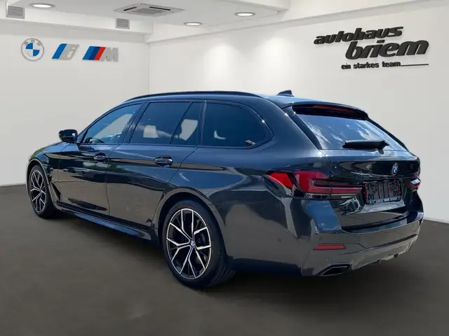 BMW 5 Series view 4