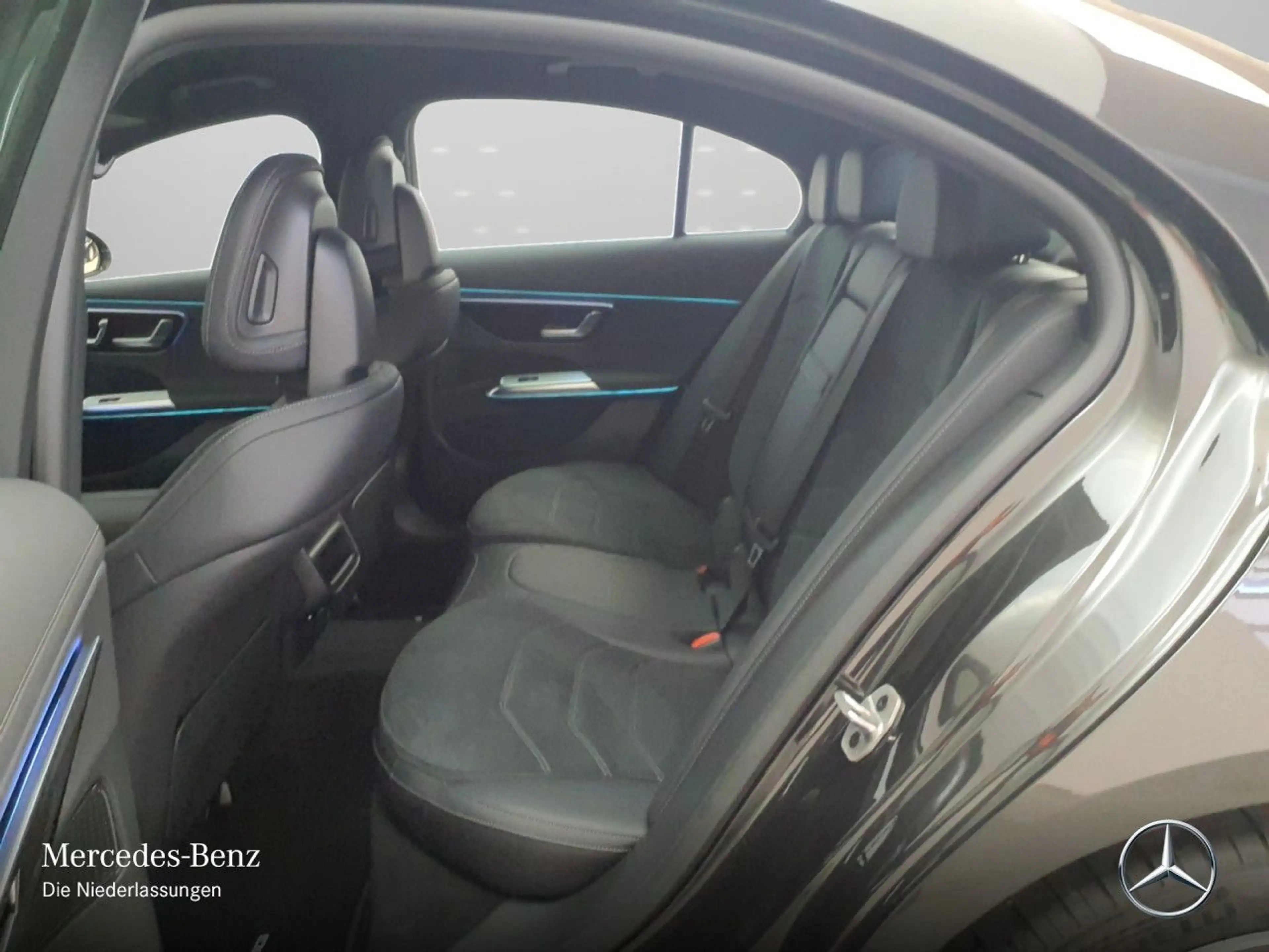 Mercedes-Benz E 450 4M AMG Fahrass WideScreen 360° Distr. AHK 9G — photo 12