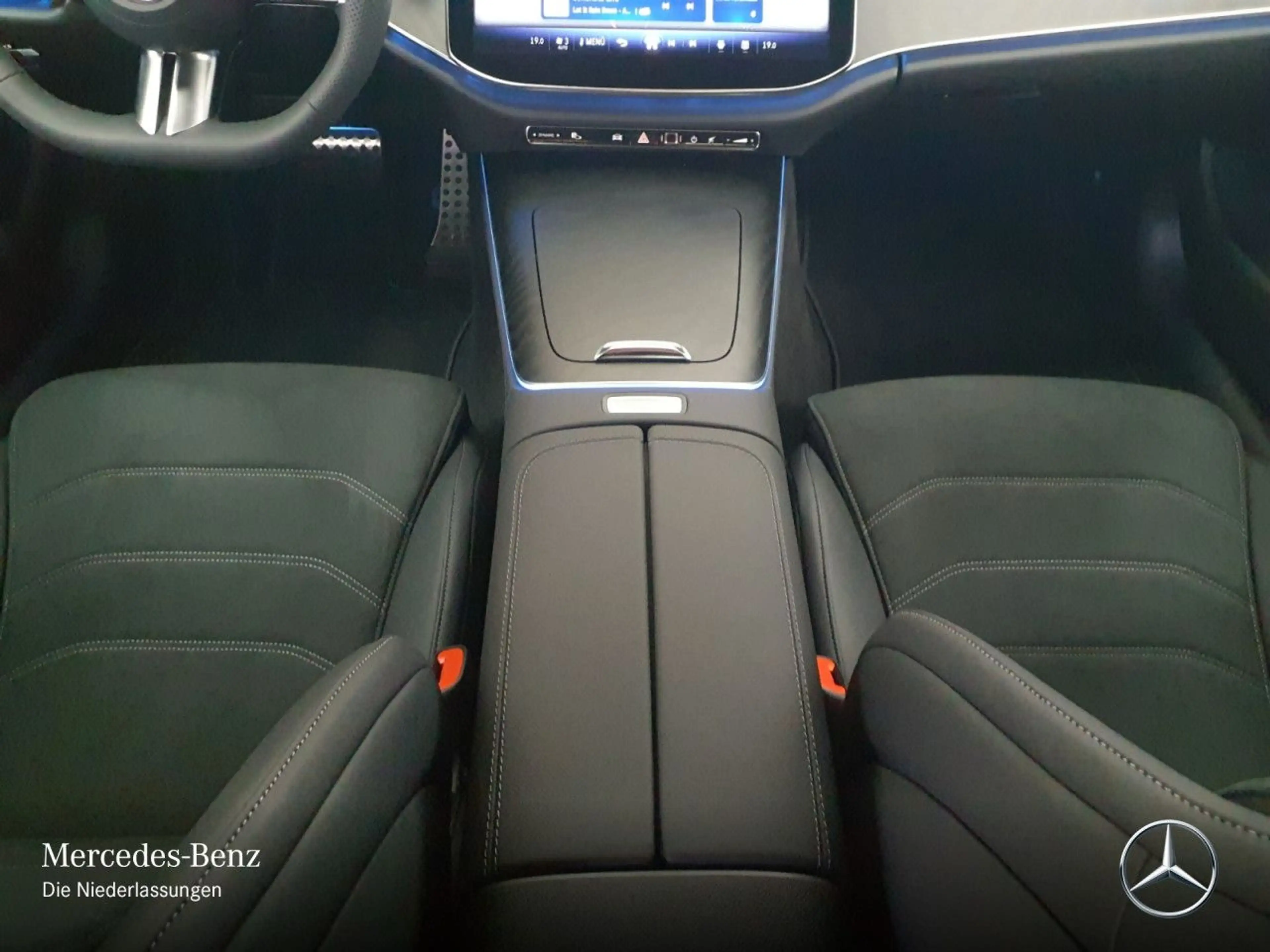 Mercedes-Benz E 450 4M AMG Fahrass WideScreen 360° Distr. AHK 9G — photo 15