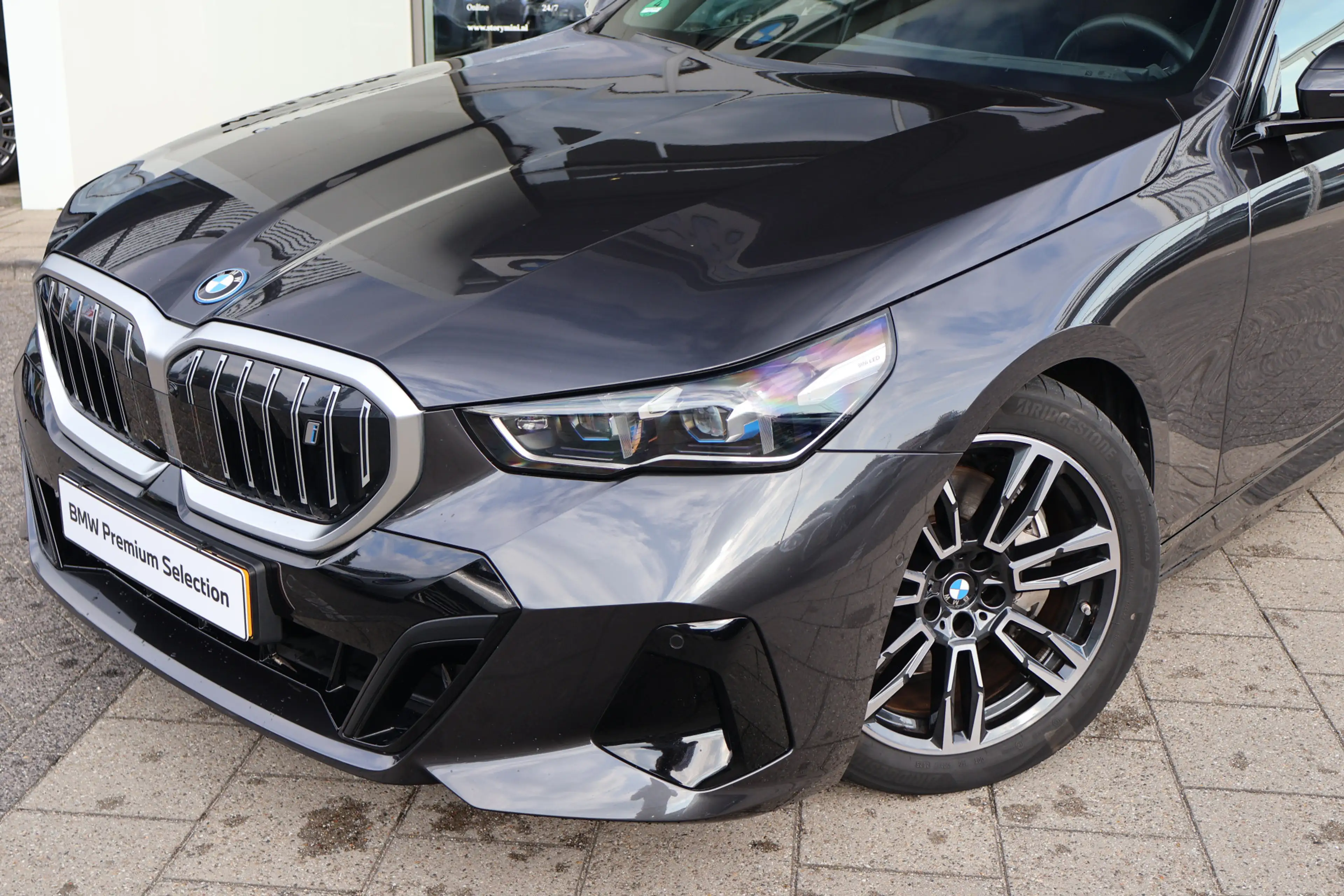 BMW i5 Touring eDrive40 M Sport / Trekhaak / Comfort Acce — photo 2