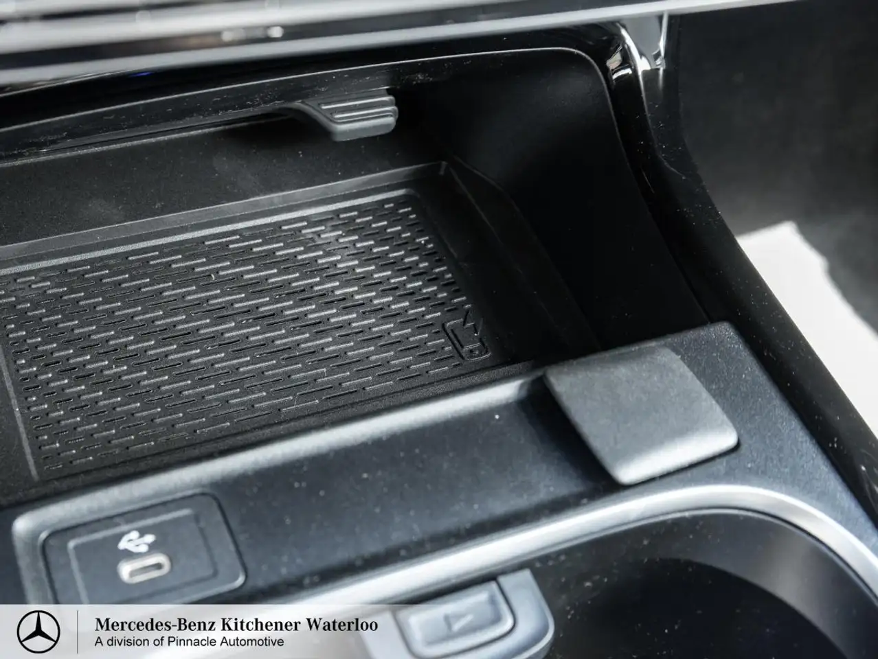Mercedes-Benz CLA снимка Mercedes-Benz CLA