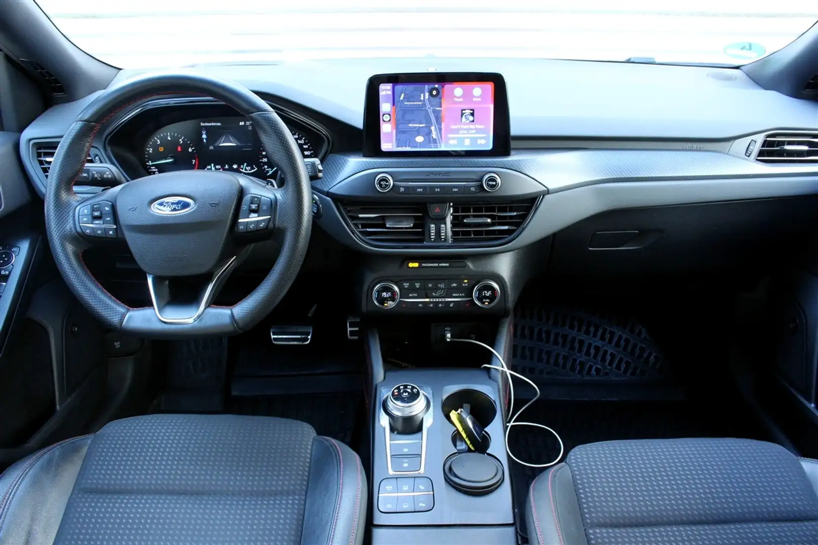 Ford Focus 1.5 EcoBoost ST-Line AUT PANO B&O HUD CARPLAY ACC Červená - 2