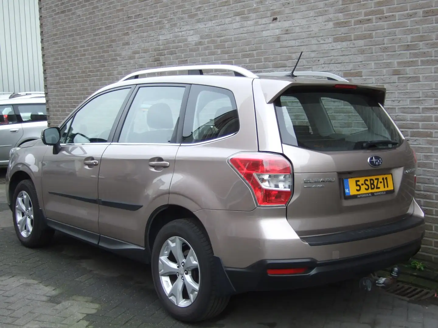 Subaru Forester 2.0 Luxury - Stoelverwarming - Trekhaak - Brun - 2