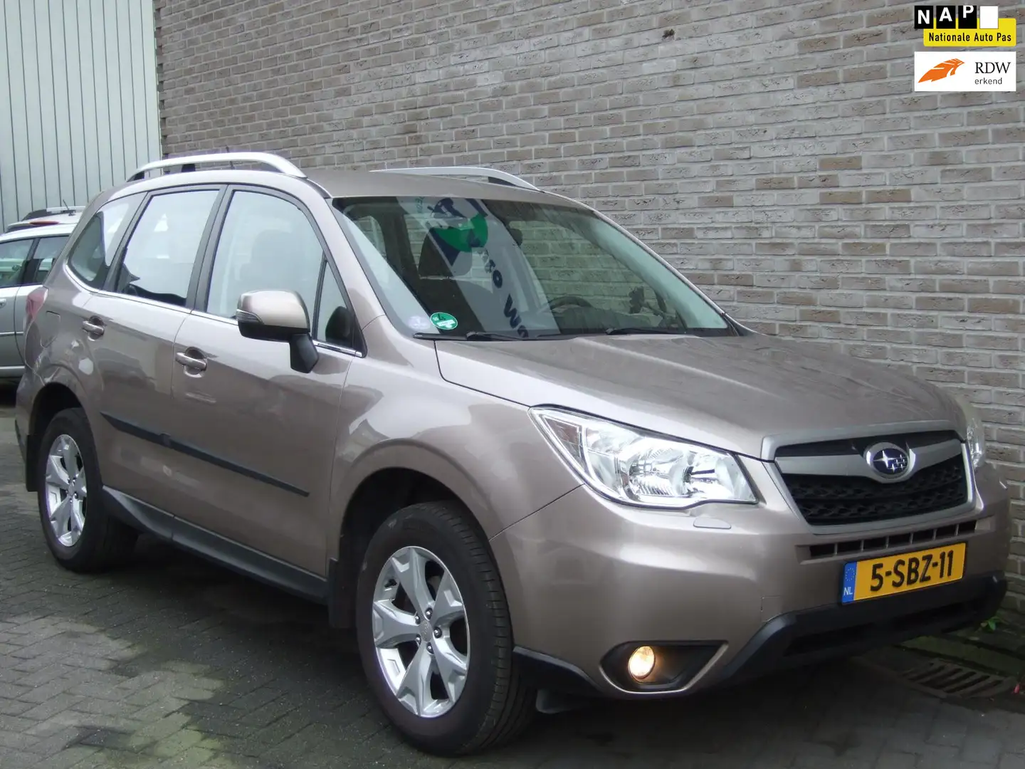 Subaru Forester 2.0 Luxury - Stoelverwarming - Trekhaak - Brun - 1