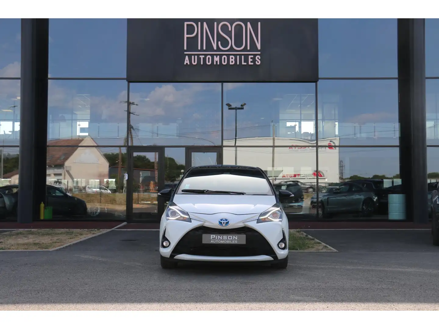 Toyota Yaris Yaris Hybride 100h - BV e-CVT (RC18)  III Collecti Blanc - 2