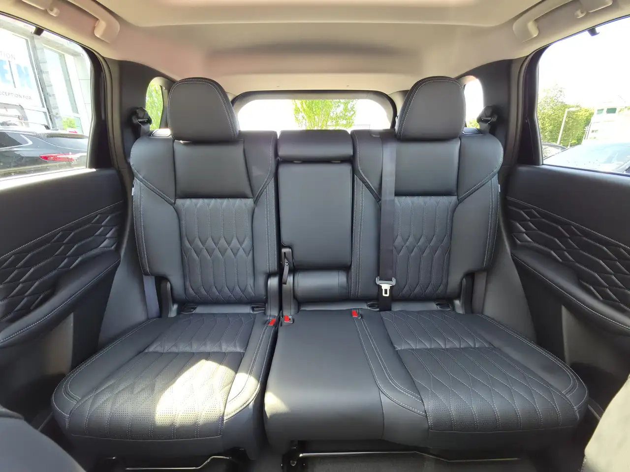 Mitsubishi Outlander снимка Mitsubishi Outlander