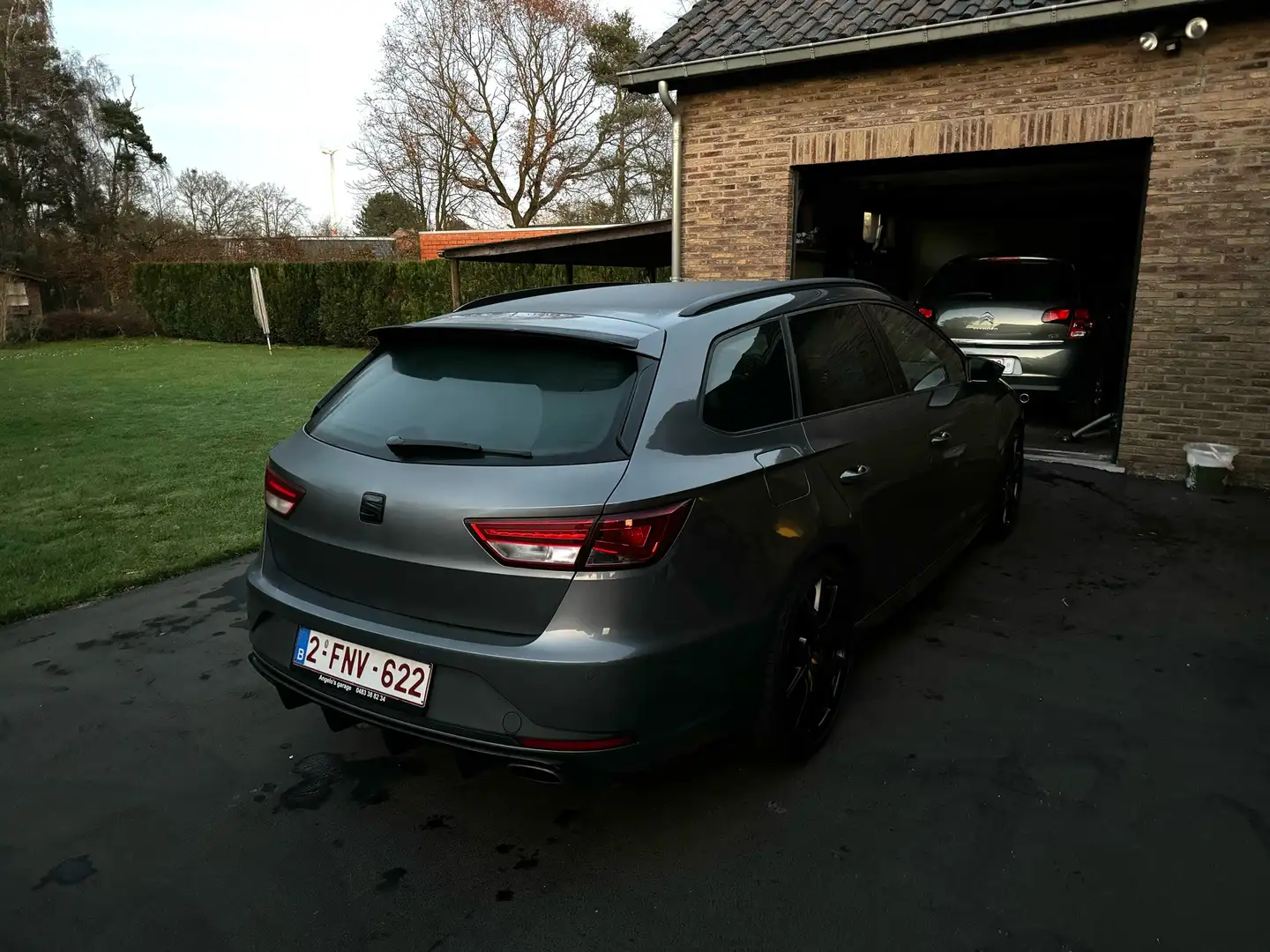 SEAT Leon ST 2.0 TSI Start&Stop DSG Cupra 290 - 2