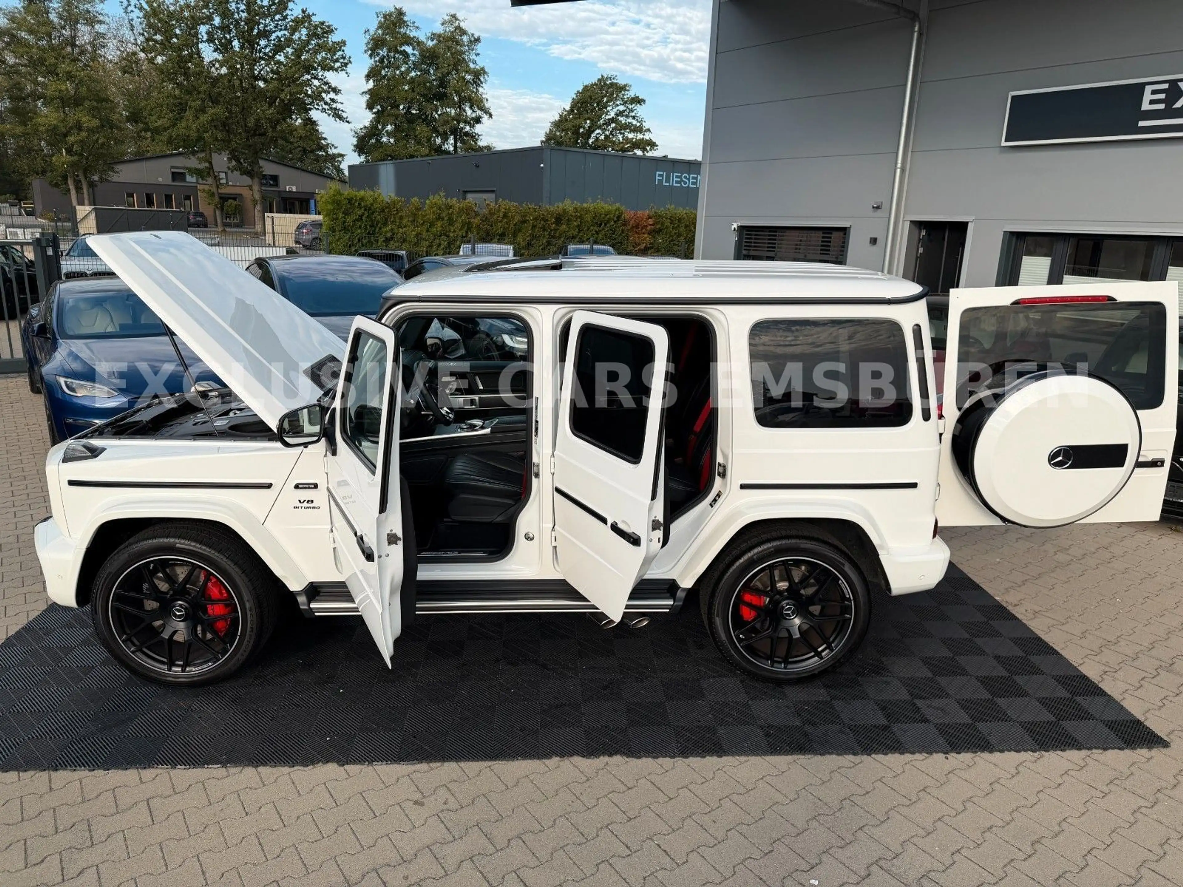 Mercedes-Benz G 63 AMG / NIGHT PAKET II / MANUFAKTUR / DESIGNO — photo 3