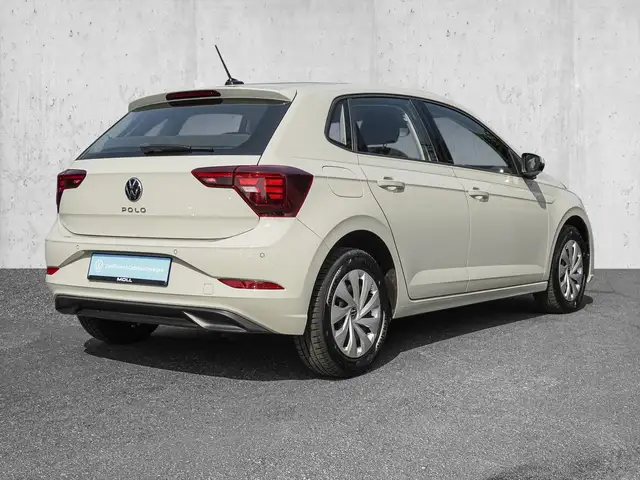 Volkswagen Polo view 4