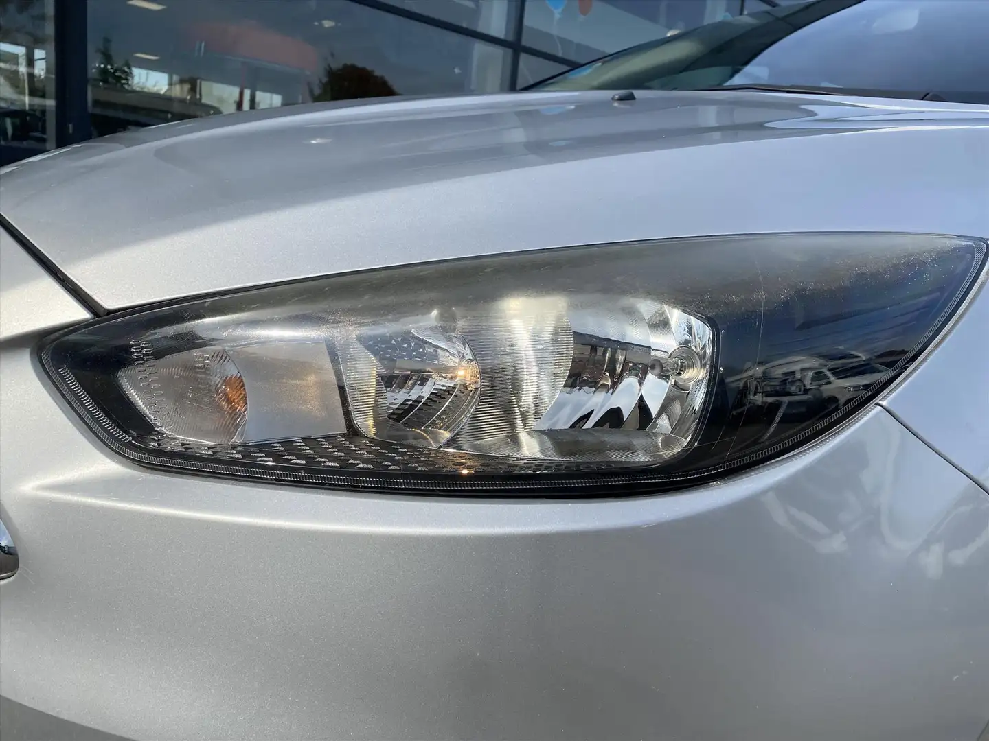 Ford Focus Wagon 1.0 EcoBoost 125pk Edition Gris - 2