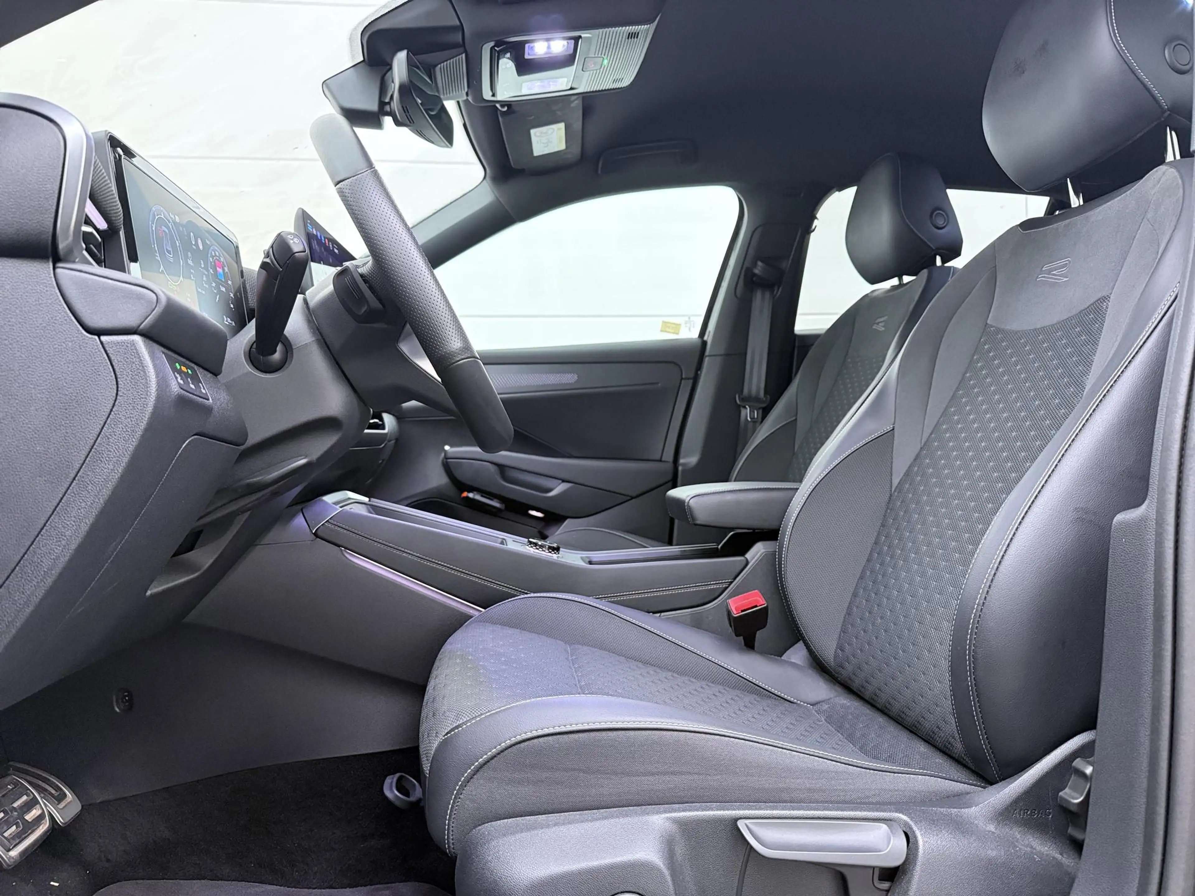 Volkswagen T-Roc 1.5 eTSI R-Line | Camera | Side Assist | ACC | Ele — photo 4