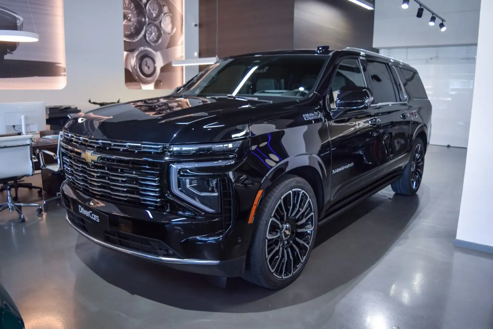 Chevrolet Suburban Schwarz - 2