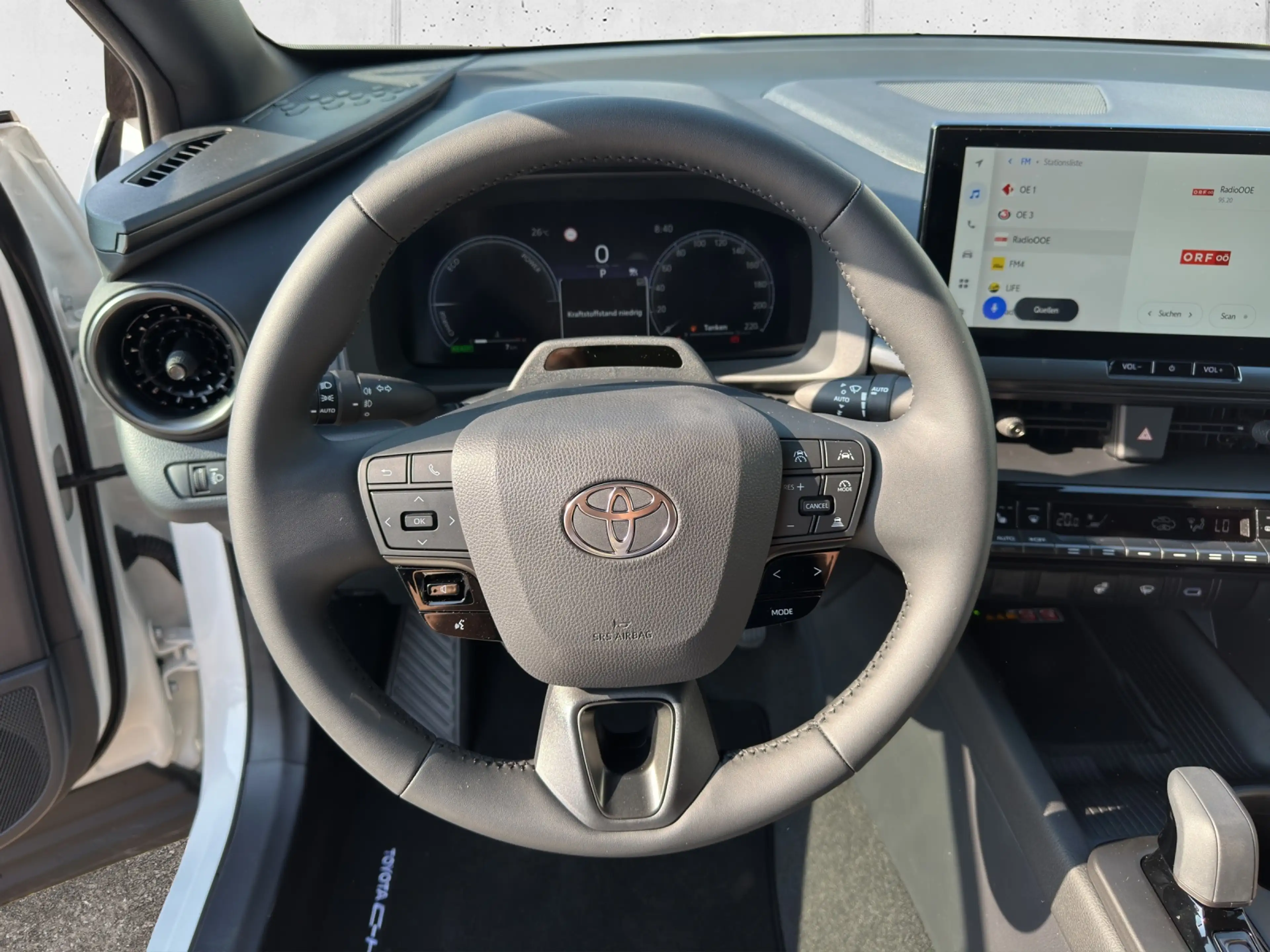 Toyota C-HR 2WD 1,8 VVT-i Hybrid Teamplayer TP 5t. — photo 2