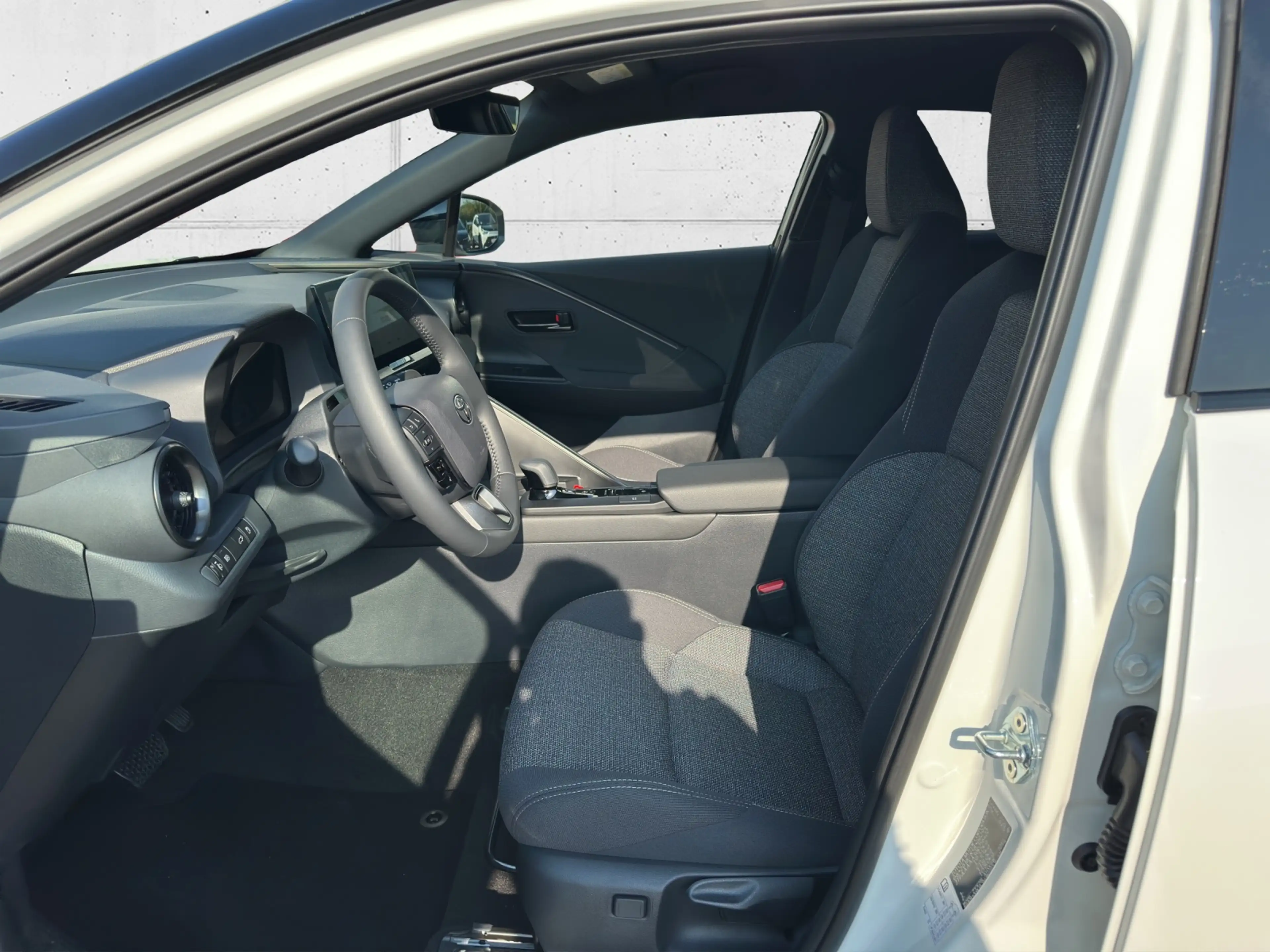 Toyota C-HR 2WD 1,8 VVT-i Hybrid Teamplayer TP 5t. — photo 6