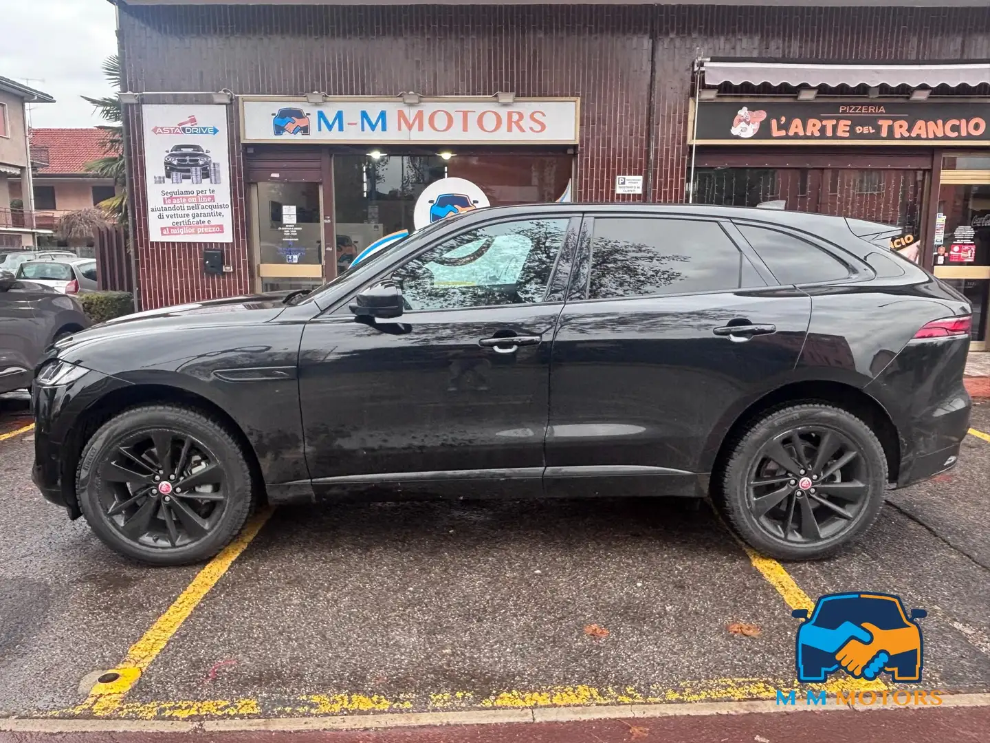 Jaguar F-Pace 2.0d i4 mhev R-Dynamic SE Greenstone awd 204cv auto Noir - 2
