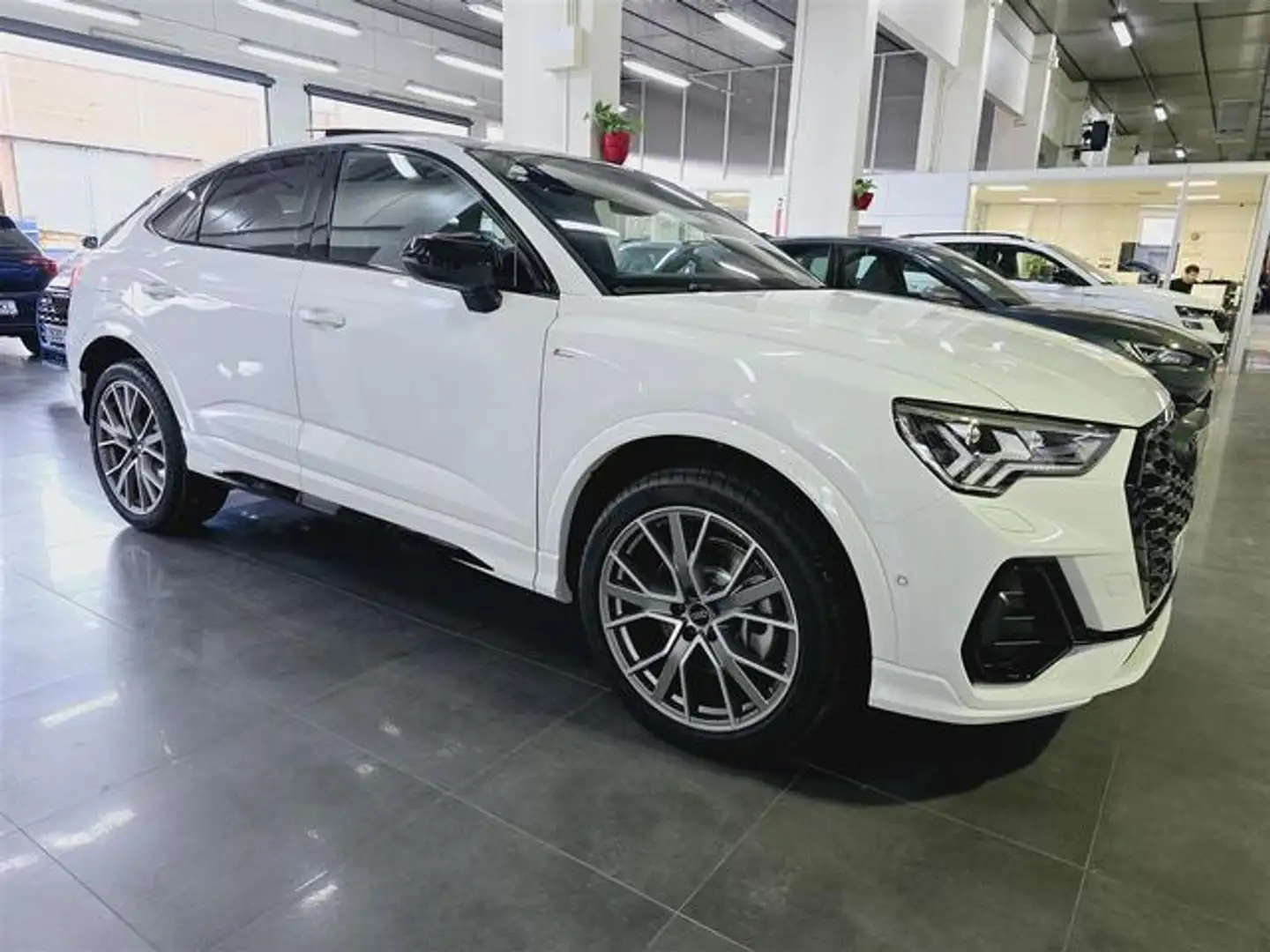 Audi Q3 Sportback 40 TDI Black line quattro S tronic 147kW Weiß - 2