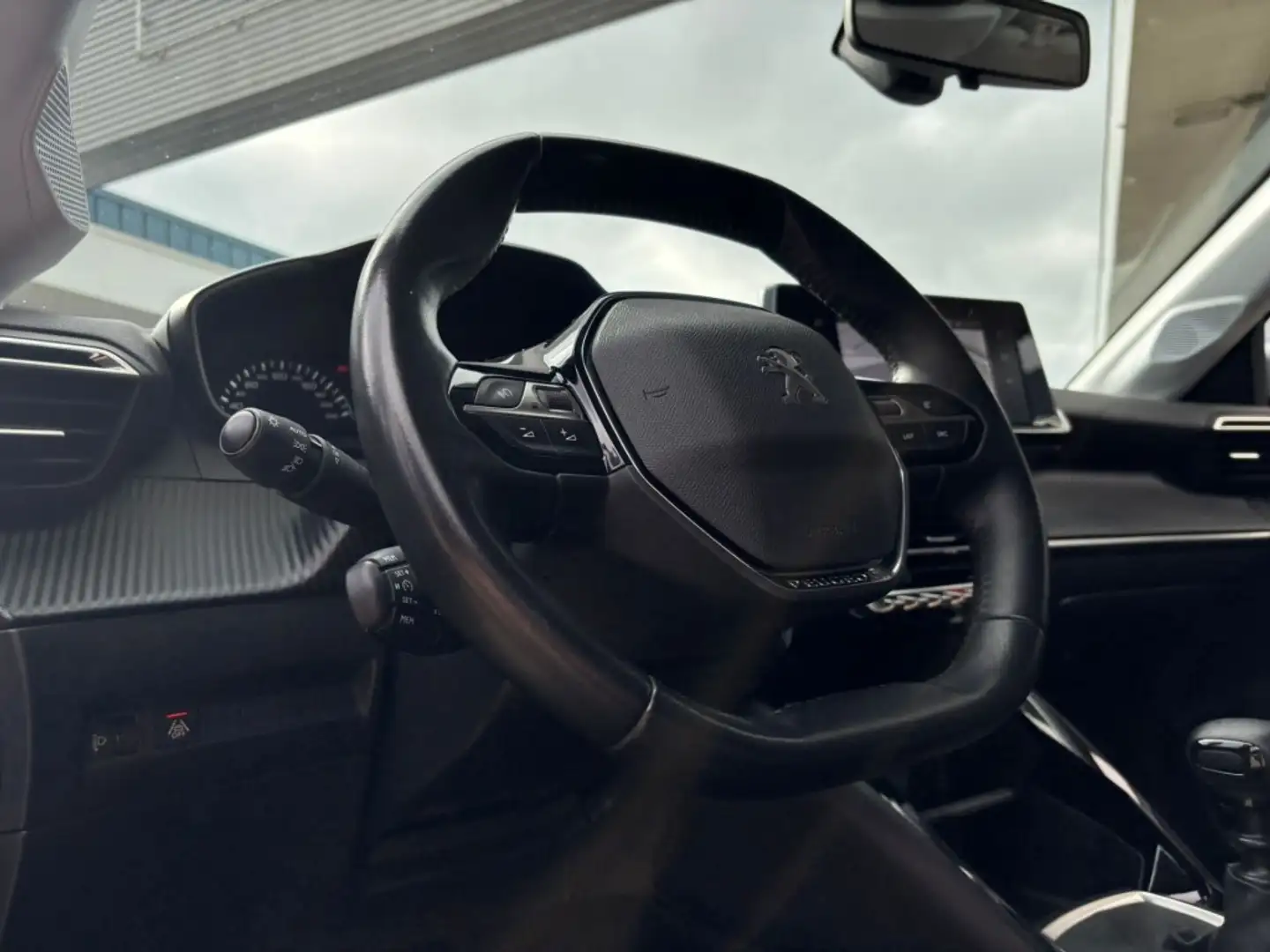 Peugeot 208 1.2 PURETECH ACTIVE AIRCO NAVI PDC CRUISE. Grijs - 2