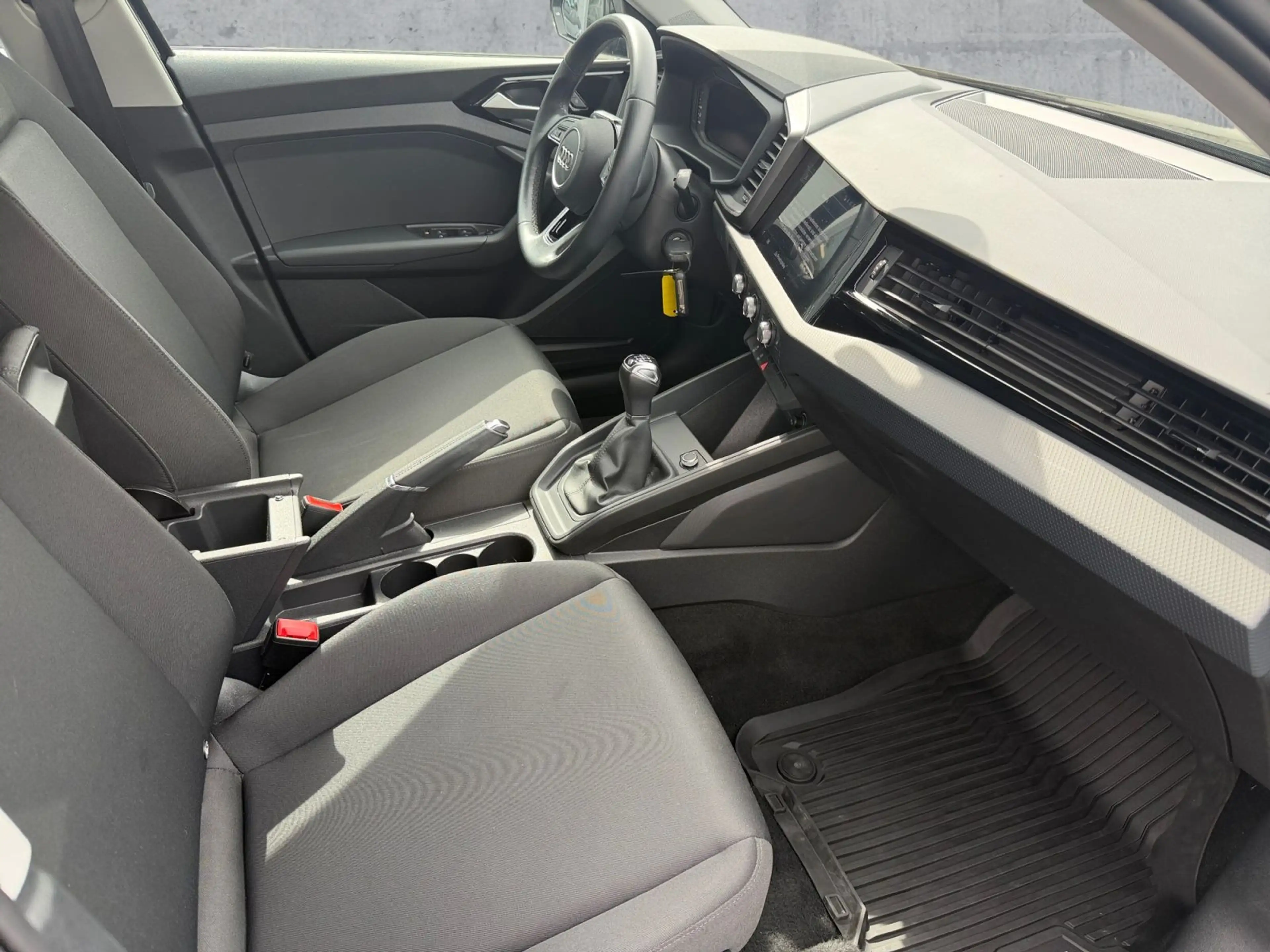 Audi A1 25 TFSI SHZ+PDC+DAB+KLIMA+BLUETOOTH — photo 13