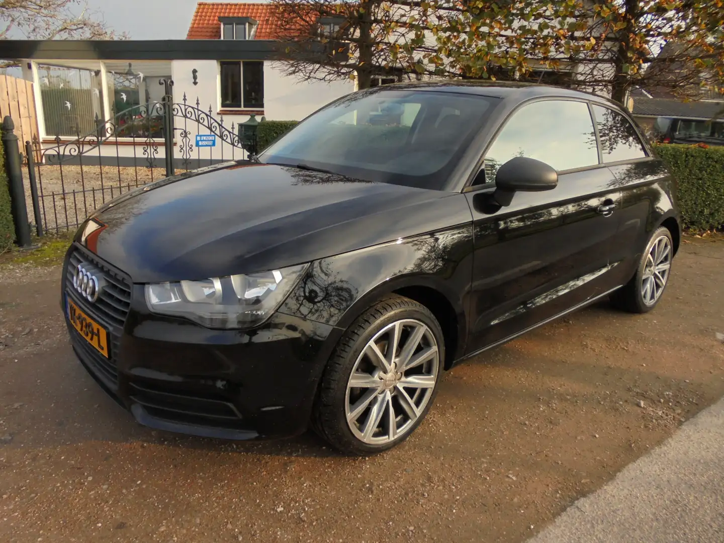 Audi A1 1.2 TFSI Attraction **AIRCO**158.000 org.km.** Zwart - 1